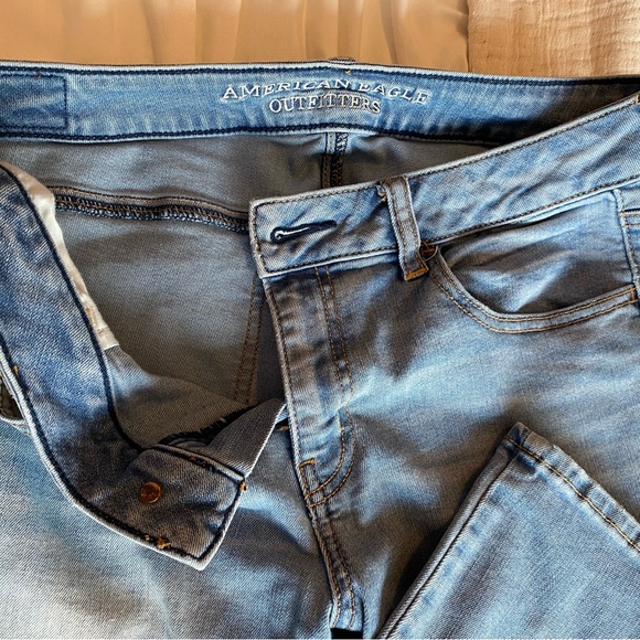 American Eagle Outfitters Light Wash Jeggings - Picture 3 of 4